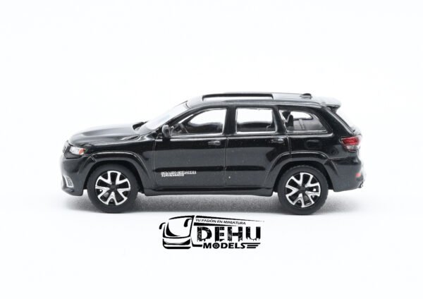 Camioneta a Escala 1/64 Jeep Grand Cherokee Trackhawk 2019 Negra, JV64031N JKM - Imagen 7