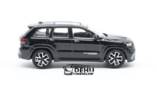 Camioneta a Escala 1/64 Jeep Grand Cherokee Trackhawk 2019 Negra, JV64031N JKM - Imagen 4