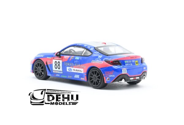 Auto a Escala 1/64 Subaru BRZ Tokyo Subaru Racing Azul - Rosa, PR64-0088 Pop Race - Imagen 6