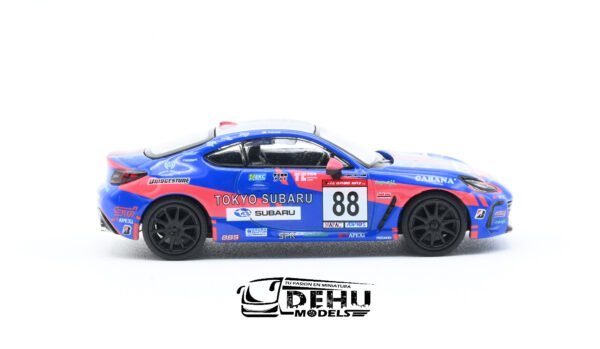 Auto a Escala 1/64 Subaru BRZ Tokyo Subaru Racing Azul - Rosa, PR64-0088 Pop Race - Imagen 4