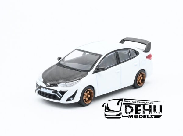 Auto a Escala 1/64 Toyota GR Vios Blanco - Negro, PR64-0094 Pop Race