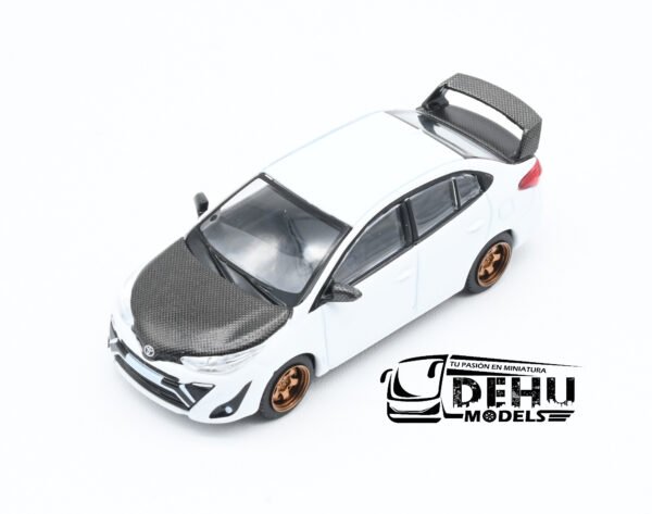 Auto a Escala 1/64 Toyota GR Vios Blanco - Negro, PR64-0094 Pop Race - Imagen 9