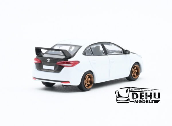 Auto a Escala 1/64 Toyota GR Vios Blanco - Negro, PR64-0094 Pop Race - Imagen 5