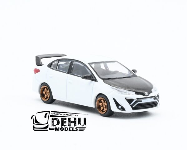 Auto a Escala 1/64 Toyota GR Vios Blanco - Negro, PR64-0094 Pop Race - Imagen 3