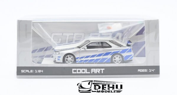 Auto a Escala 1/64 Nissan Skyline GTR R34 Fast & Furious Con Figura, CA646305-1 Cool Art - Imagen 14