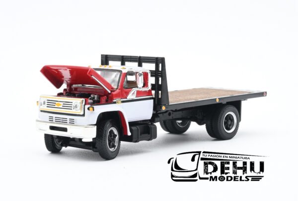 Camión a Escala 1/64 Chevrolet Chevy C65 Cama Plana de un eje Blanco - Rojo - Gris, 60-0888 DCP By First Gear - Imagen 7
