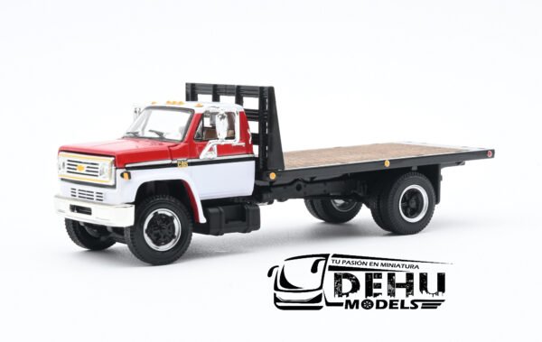 Camión a Escala 1/64 Chevrolet Chevy C65 Cama Plana de un eje Blanco - Rojo - Gris, 60-0888 DCP By First Gear - Imagen 10