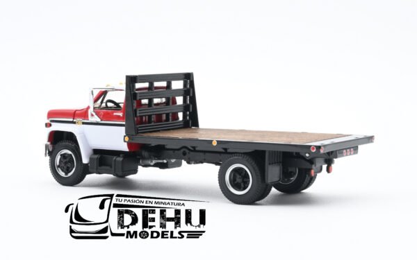 Camión a Escala 1/64 Chevrolet Chevy C65 Cama Plana de un eje Blanco - Rojo - Gris, 60-0888 DCP By First Gear - Imagen 8