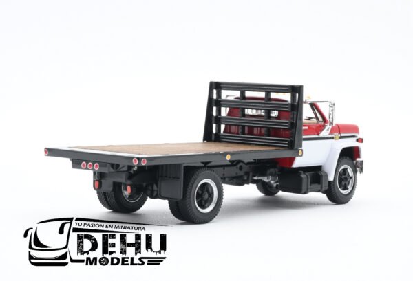 Camión a Escala 1/64 Chevrolet Chevy C65 Cama Plana de un eje Blanco - Rojo - Gris, 60-0888 DCP By First Gear - Imagen 5