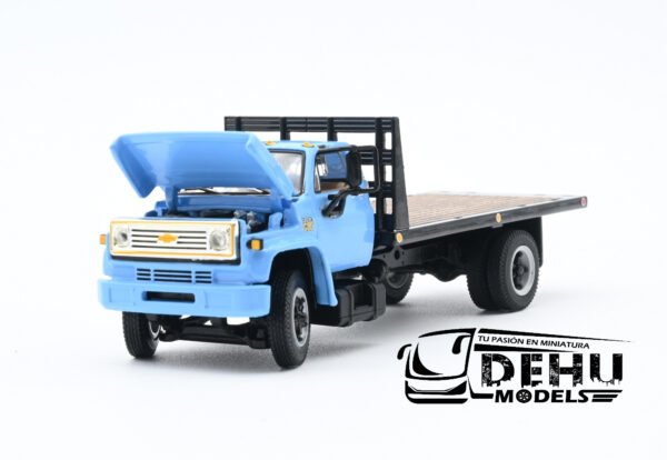 Camión a Escala 1/64 Chevrolet Chevy C65 Cama Plana de un eje Azul - Negro, 60-0915 DCP By First Gear - Imagen 7