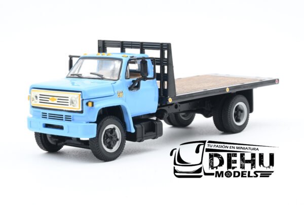 Camión a Escala 1/64 Chevrolet Chevy C65 Cama Plana de un eje Azul - Negro, 60-0915 DCP By First Gear