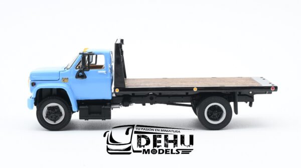 Camión a Escala 1/64 Chevrolet Chevy C65 Cama Plana de un eje Azul - Negro, 60-0915 DCP By First Gear - Imagen 9