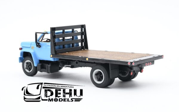 Camión a Escala 1/64 Chevrolet Chevy C65 Cama Plana de un eje Azul - Negro, 60-0915 DCP By First Gear - Imagen 8