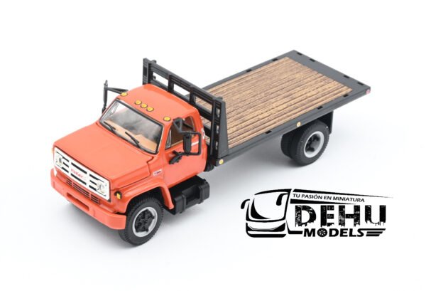Camión a Escala 1/64 General Motors Company GMC 6500 Con Cama Plana de Un eje Naranja - Negro, 60-0916 DCP By First Gear - Imagen 11