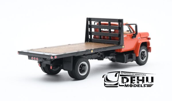Camión a Escala 1/64 General Motors Company GMC 6500 Con Cama Plana de Un eje Naranja - Negro, 60-0916 DCP By First Gear - Imagen 5