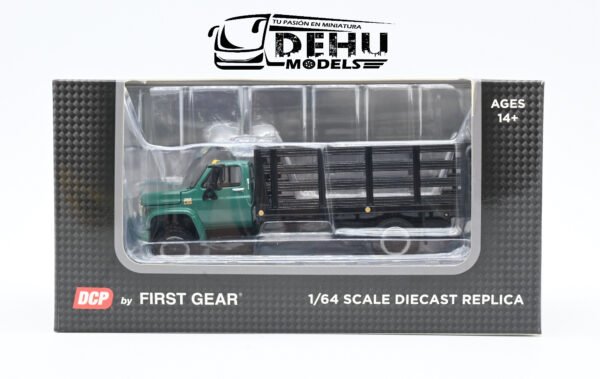 Camión a Escala 1/64 Chevrolet Chevy C65 Con Caja de Redilas de un eje Verde - Negro, 60-0918 DCP By First Gear - Imagen 13