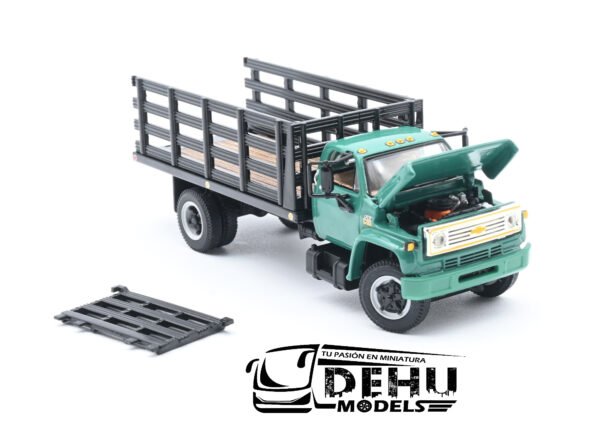 Camión a Escala 1/64 Chevrolet Chevy C65 Con Caja de Redilas de un eje Verde - Negro, 60-0918 DCP By First Gear - Imagen 6