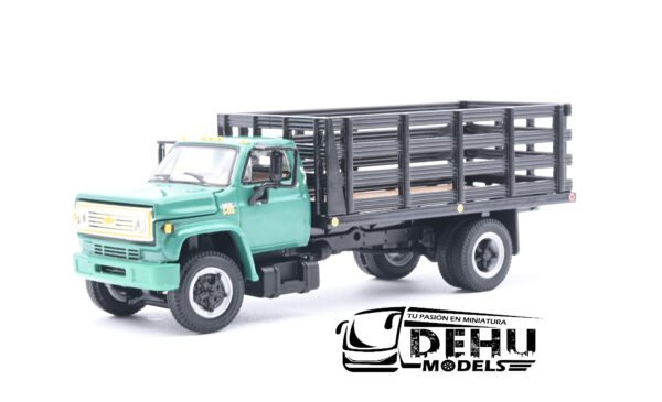 Camión a Escala 1/64 Chevrolet Chevy C65 Con Caja de Redilas de un eje Verde - Negro, 60-0918 DCP By First Gear - Imagen 11