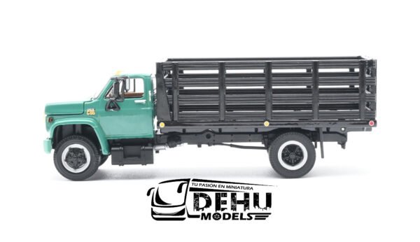 Camión a Escala 1/64 Chevrolet Chevy C65 Con Caja de Redilas de un eje Verde - Negro, 60-0918 DCP By First Gear - Imagen 10