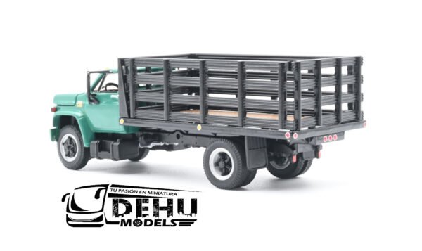 Camión a Escala 1/64 Chevrolet Chevy C65 Con Caja de Redilas de un eje Verde - Negro, 60-0918 DCP By First Gear - Imagen 9