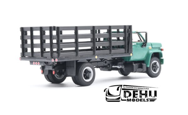 Camión a Escala 1/64 Chevrolet Chevy C65 Con Caja de Redilas de un eje Verde - Negro, 60-0918 DCP By First Gear - Imagen 5