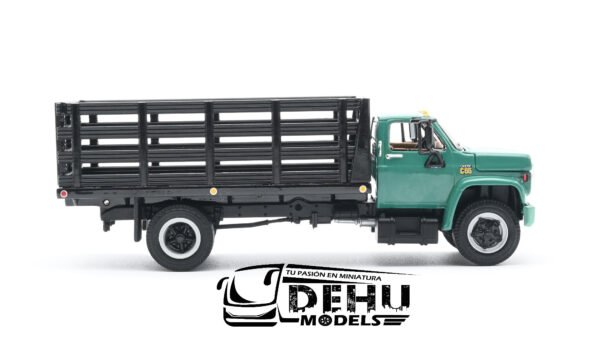 Camión a Escala 1/64 Chevrolet Chevy C65 Con Caja de Redilas de un eje Verde - Negro, 60-0918 DCP By First Gear - Imagen 4