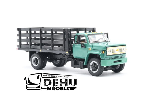 Camión a Escala 1/64 Chevrolet Chevy C65 Con Caja de Redilas de un eje Verde - Negro, 60-0918 DCP By First Gear