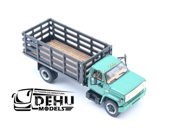 Camión a Escala 1/64 Chevrolet Chevy C65 Con Caja de Redilas de un eje Verde - Negro, 60-0918 DCP By First Gear - Imagen 2