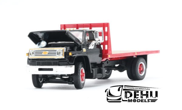 Camión a Escala 1/64 Chevrolet Chevy C65 Cama Plana de un eje Negro - Rojo, 60-0924 DCP By First Gear - Imagen 6