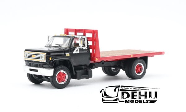 Camión a Escala 1/64 Chevrolet Chevy C65 Cama Plana de un eje Negro - Rojo, 60-0924 DCP By First Gear