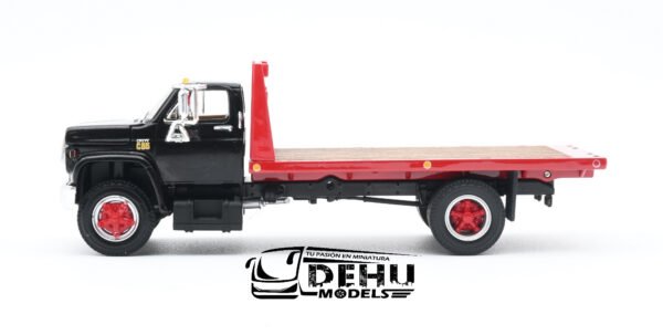 Camión a Escala 1/64 Chevrolet Chevy C65 Cama Plana de un eje Negro - Rojo, 60-0924 DCP By First Gear - Imagen 9