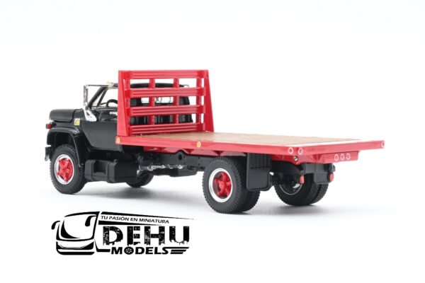 Camión a Escala 1/64 Chevrolet Chevy C65 Cama Plana de un eje Negro - Rojo, 60-0924 DCP By First Gear - Imagen 8