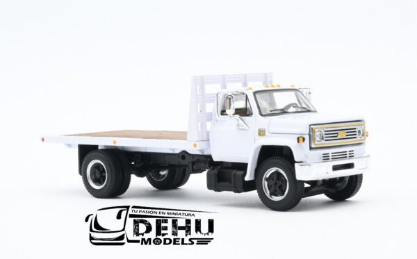 Camión a Escala 1/64 Chevrolet Chevy C65 Cama Plana de un eje Blanco, 60-1021 DCP By First Gear - Imagen 3