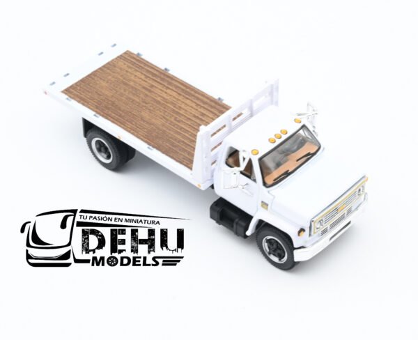 Camión a Escala 1/64 Chevrolet Chevy C65 Cama Plana de un eje Blanco, 60-1021 DCP By First Gear - Imagen 2