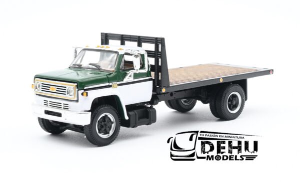 Camión a Escala 1/64 Chevrolet Chevy C65 Cama Plana de un eje Verde - Negro - Blanco, 60-1022 DCP By First Gear