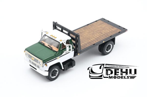 Camión a Escala 1/64 Chevrolet Chevy C65 Cama Plana de un eje Verde - Negro - Blanco, 60-1022 DCP By First Gear - Imagen 11