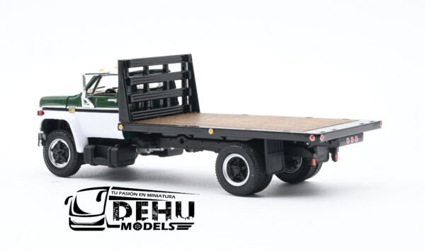 Camión a Escala 1/64 Chevrolet Chevy C65 Cama Plana de un eje Verde - Negro - Blanco, 60-1022 DCP By First Gear - Imagen 8