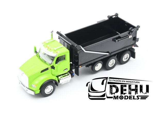 Camión a Escala 1/64 Kenworth T800 Rogue Dump Truck Volteo de 3 Ejes Verde - Negro, 60-1413 DCP By First Gear - Imagen 12