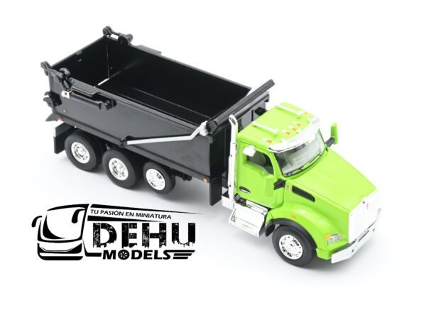 Camión a Escala 1/64 Kenworth T800 Rogue Dump Truck Volteo de 3 Ejes Verde - Negro, 60-1413 DCP By First Gear - Imagen 2
