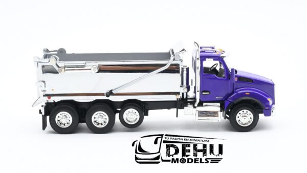 Camión a Escala 1/64 Kenworth T800 Rogue Dump Truck Volteo de 3 Ejes Morado - Cromo, 60-1414 DCP By First Gear - Imagen 4