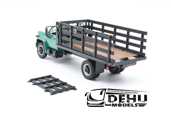 Camión a Escala 1/34 Chevrolet Chevy C65 Con Caja de Redilas de un eje Verde - Negro, 10-4219 First Gear - Imagen 7