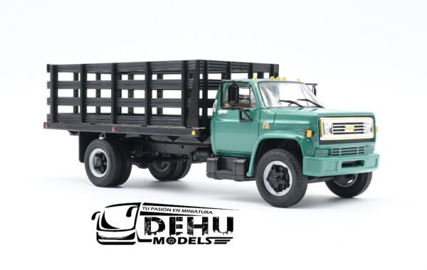 Camión a Escala 1/34 Chevrolet Chevy C65 Con Caja de Redilas de un eje Verde - Negro, 10-4219 First Gear - Imagen 3