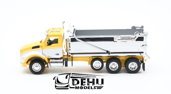 Camión a Escala 1/64 Kenworth T800 Rogue Dump Truck Volteo de 3 Ejes Amarillo - Blanco - Cromo, 60-1416 DCP By First Gear - Imagen 10