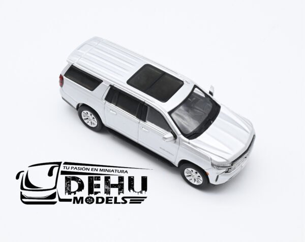 Camioneta a Escala 1/64 Chevrolet Suburban Gris, CVL1002 Massdi - Imagen 2