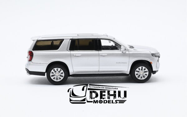Camioneta a Escala 1/64 Chevrolet Suburban Gris, CVL1002 Massdi - Imagen 4