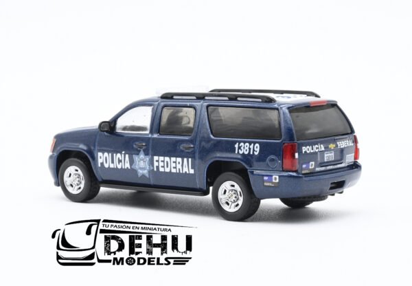 Camioneta a Escala 1/64 Chevrolet Suburban Policía Federal Azul - Blanco, SPFMDH03 596 Model - Imagen 6