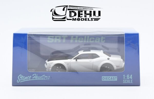 Auto a Escala 1/64 Dodge Challenger SRT Hellcat Blanco - Cofre Negro, STHDCBN Stance Hunters - Imagen 14