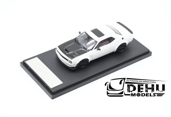Auto a Escala 1/64 Dodge Challenger SRT Hellcat Blanco - Cofre Negro, STHDCBN Stance Hunters - Imagen 11