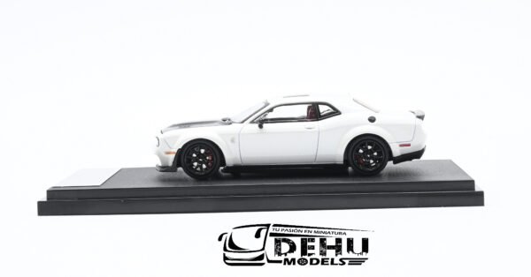 Auto a Escala 1/64 Dodge Challenger SRT Hellcat Blanco - Cofre Negro, STHDCBN Stance Hunters - Imagen 9