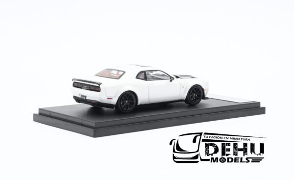 Auto a Escala 1/64 Dodge Challenger SRT Hellcat Blanco - Cofre Negro, STHDCBN Stance Hunters - Imagen 5